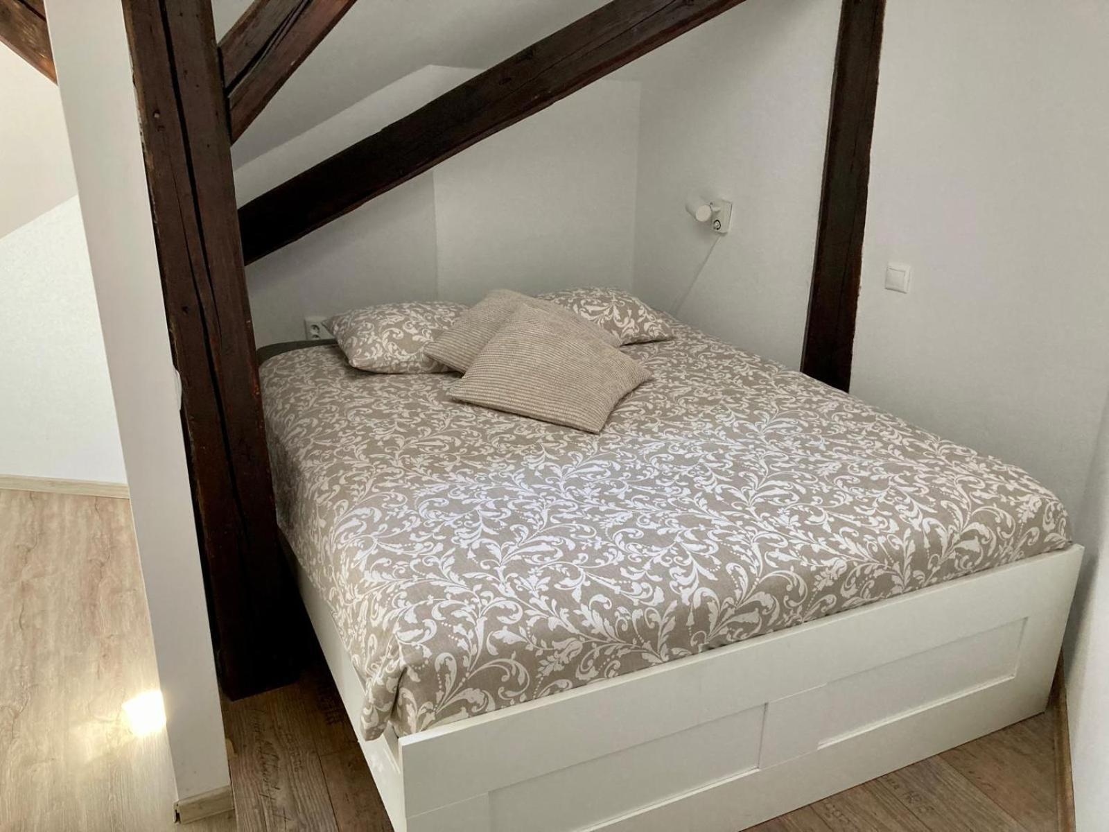 Vip Apartment In Old Town With Free Parking Pozsony Kültér fotó