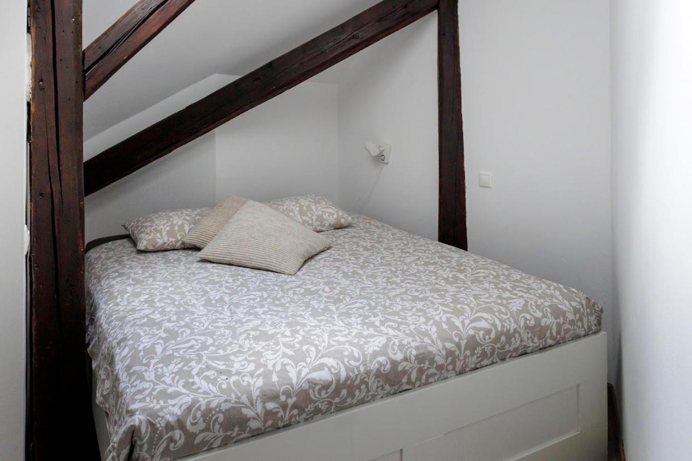 Vip Apartment In Old Town With Free Parking Pozsony Kültér fotó
