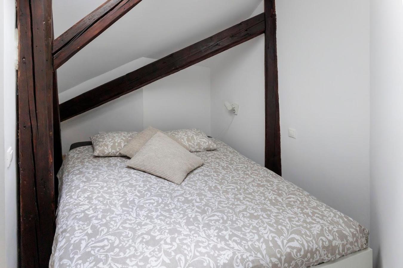 Vip Apartment In Old Town With Free Parking Pozsony Kültér fotó