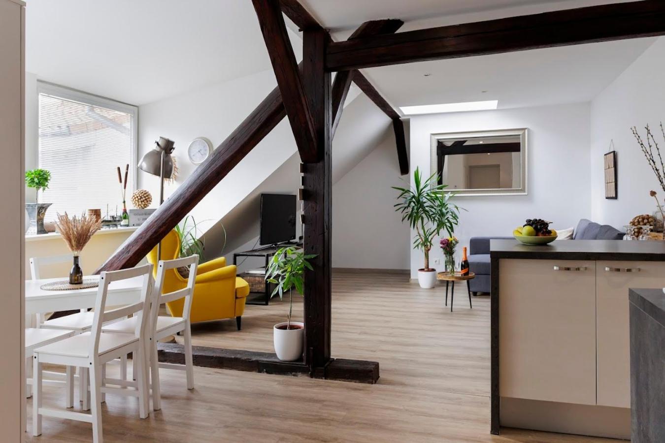 Vip Apartment In Old Town With Free Parking Pozsony Kültér fotó