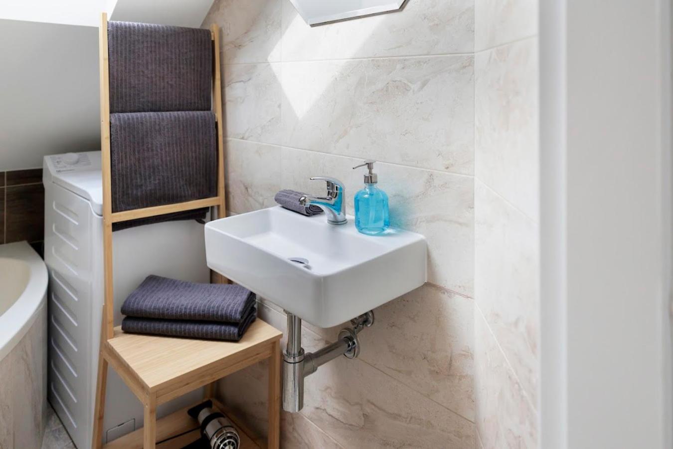 Vip Apartment In Old Town With Free Parking Pozsony Kültér fotó
