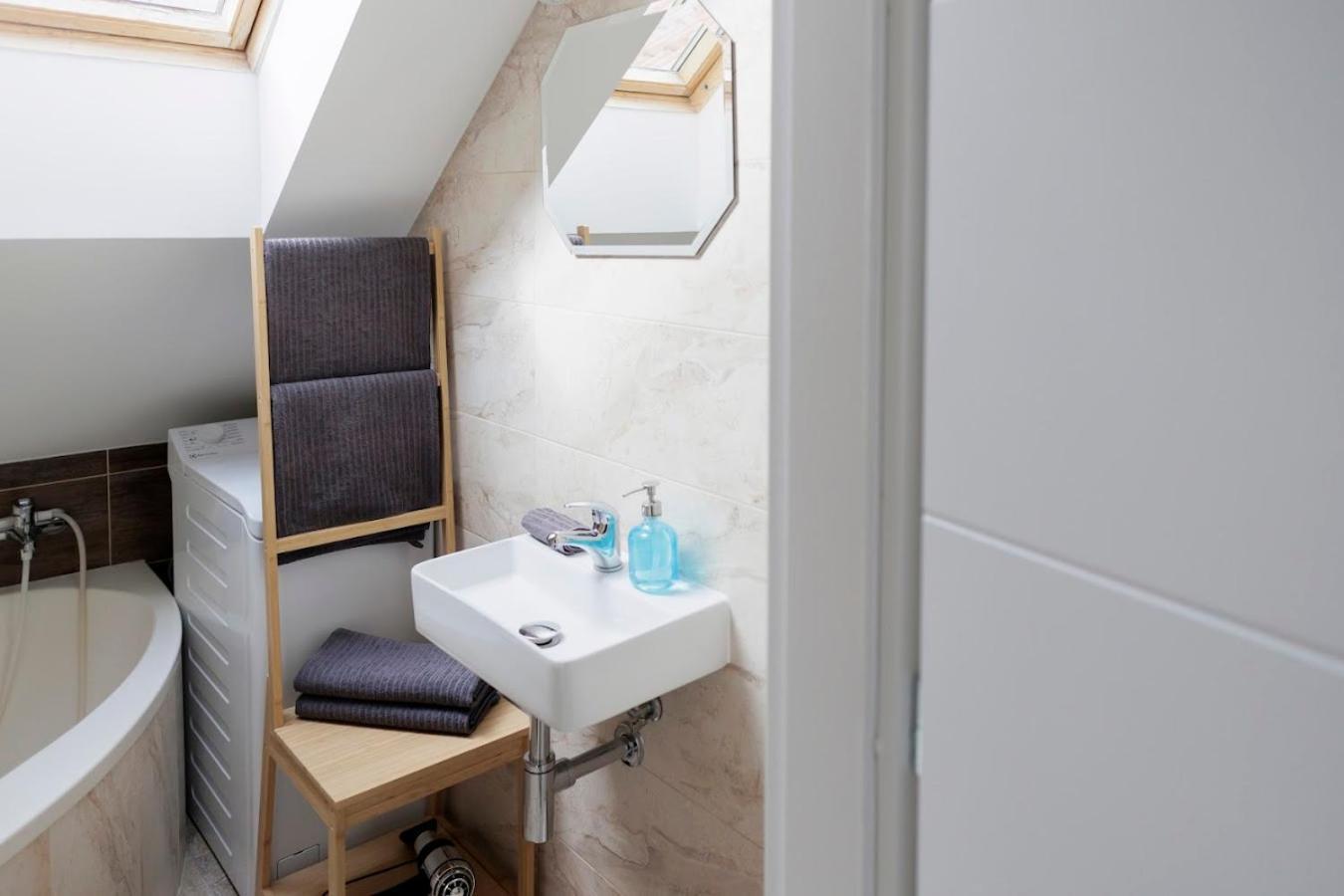 Vip Apartment In Old Town With Free Parking Pozsony Kültér fotó